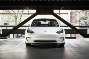 Tesla Model 3 уже дважды заняла последнее место в тестах надёжности