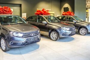 Кто дешевле: в Белоруссии начались ценовые войны между Geely и Lada