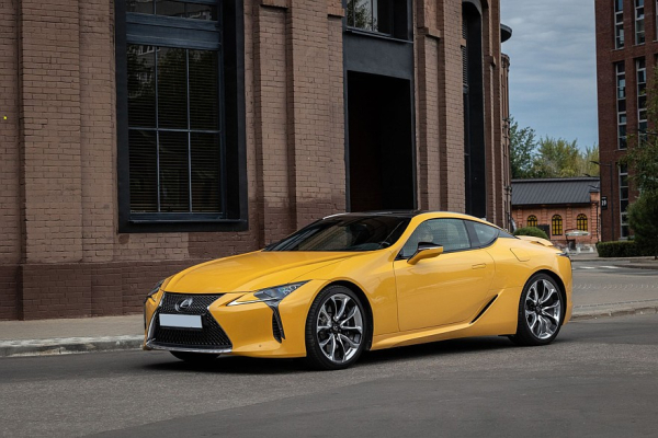 Спорткар как первая машина: опыт владения Lexus LC 500