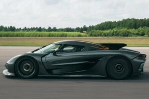 Гиперкар Koenigsegg стал самым быстрым серийным автомобилем на дистанции в полмили