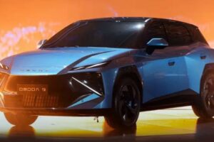 Omoda C3 2025: новый кроссовер марки со смелым дизайном. Фото и первые подробности. Ждем в России