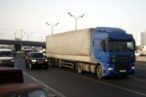 Опасное вождение может обернуться уголовной ответственностью: водителей-суетологов накажут