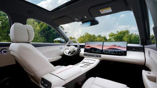 Кроссовер Hongqi HS6 поставил мировой рекорд дальнобойности Кроссовер Hongqi HS6 поставил мировой рекорд дальнобойности