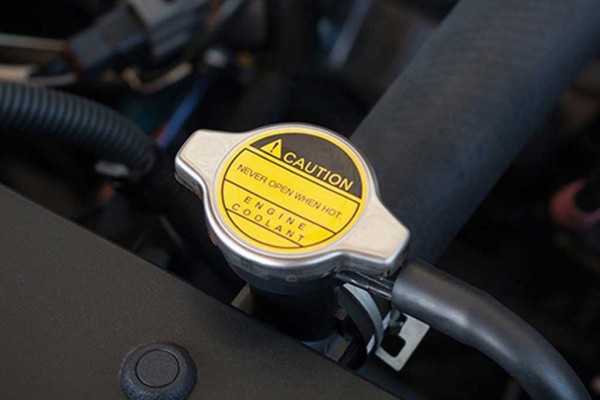 Как работает антифриз: принцип охлаждения двигателя и роль жидкости в автомобиле Как работает антифриз: принцип охлаждения двигателя и роль жидкости в автомобиле