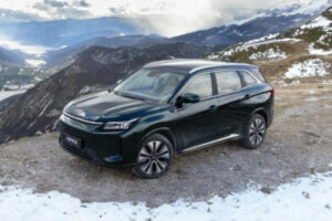 Гибридный кроссовер Evolute i-Space: скоро с полным приводом