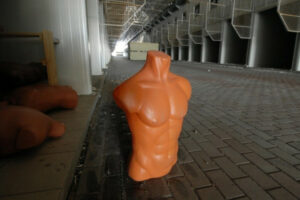 Для проверки реакции водителей изготовили уникальный манекен пешехода