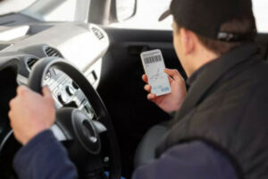 Водителям планируют разрешить предъявлять штрих-код вместо прав