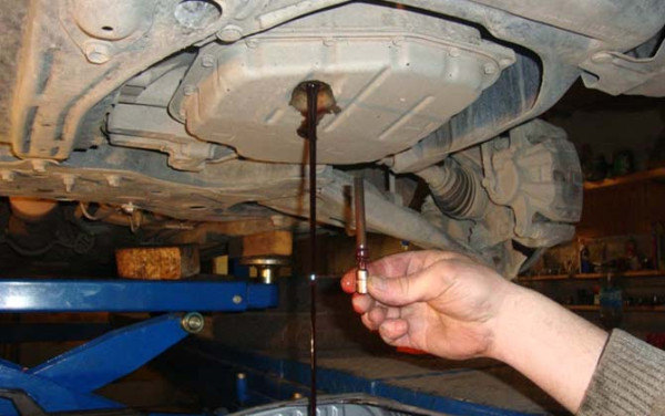 Полная и частичная замена масла в АКПП Тойота Рав 4 своими руками