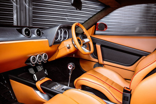 Рестомод 355 by Evoluto показался в серийном виде: новое шасси и два мотора на выбор Рестомод 355 by Evoluto показался в серийном виде: новое шасси и два мотора на выбор