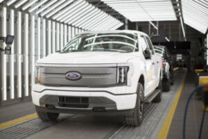 Компания Ford в 2025 году: электромобильные убытки