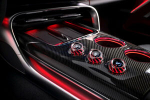 Лифтбек Mercedes-AMG GT предъявил серийный салон