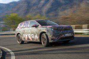 Электрокроссовер Skoda Peaq показали в камуфляже