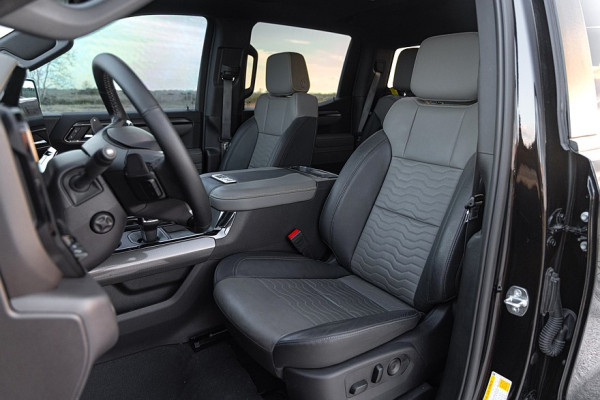 Масл-трак Hennessey Chevrolet Silverado ZR2 Goliath 700: Голиаф против рептилоидов Масл-трак Hennessey Chevrolet Silverado ZR2 Goliath 700: Голиаф против рептилоидов