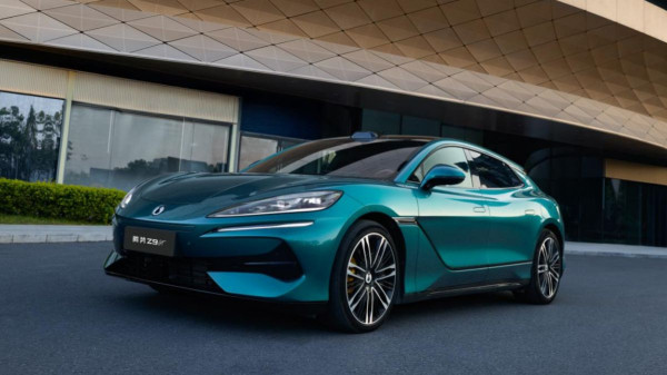 Обновленная Denza Z9 GT стала самым дальнобойным электрокаром