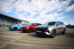 Линейка от второго партнера: тест-драйв Москвичей М70 и М90