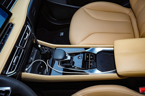 Линейка от второго партнера: тест-драйв Москвичей М70 и М90