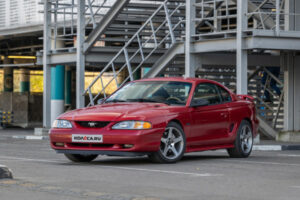 «Молотковый» разворот и по две пары амортизаторов на мост: опыт владения Ford Mustang IV