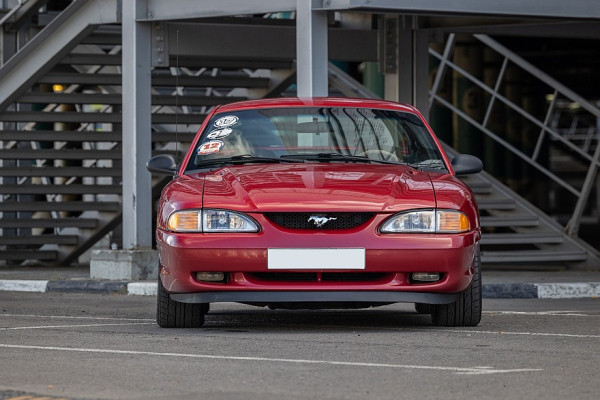 &laquo;Молотковый&raquo; разворот и по две пары амортизаторов на мост: опыт владения Ford Mustang IV