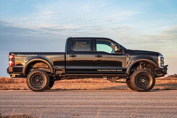 Hennessey VelociRaptor 1200 F-250: дизельный гигант к юбилею независимости Америки Hennessey VelociRaptor 1200 F-250: дизельный гигант к юбилею независимости Америки