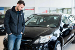 Возврат бракованного авто дилеру: как заставить салон вернуть деньги