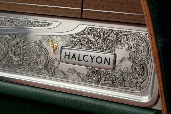 Рестомод Halcyon Great Eight на базе Rolls-Royce Corniche в стиле викторианской Англии