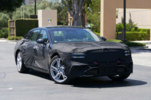 Флагманский седан Genesis G90 приготовился к обновлению