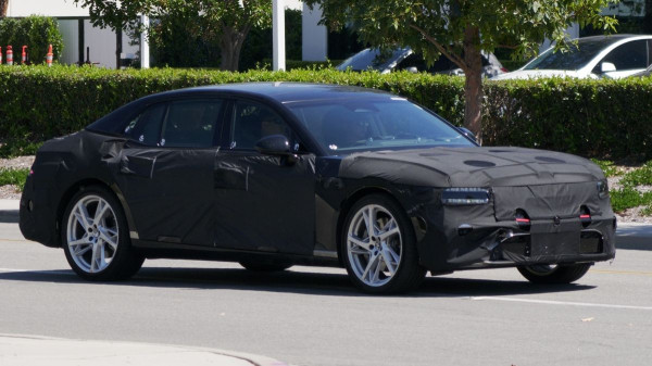 Флагманский седан Genesis G90 приготовился к обновлению