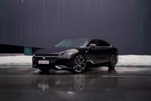 Страсть вернулась с бензобаком: тест-драйв Voyah Passion