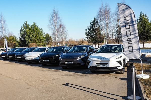 Внешность в стиле «электричек» и новый салон: тест-драйв новой Omoda C5 Внешность в стиле «электричек» и новый салон: тест-драйв новой Omoda C5