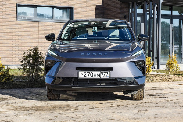Внешность в стиле «электричек» и новый салон: тест-драйв новой Omoda C5 Внешность в стиле «электричек» и новый салон: тест-драйв новой Omoda C5