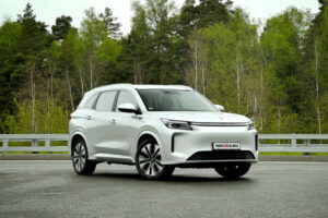 Гибрид, который научился держаться за дорогу: тест-драйв Evolute i-Space 4×4