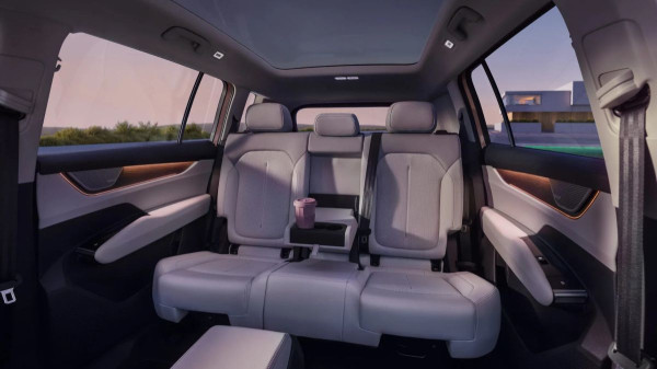 Представлен флагманский электрический кроссовер Skoda Peaq
