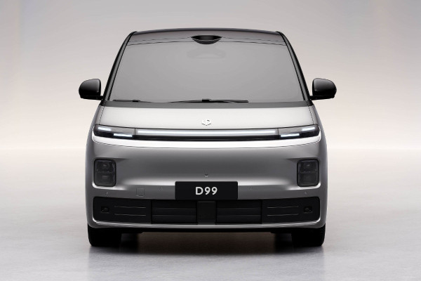 В Китае начались продажи минивэна Leapmotor D99