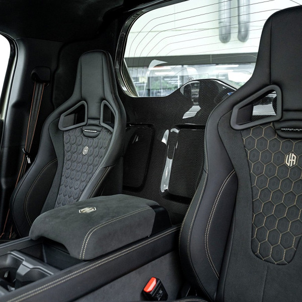 Urban Automotive сделала крутой карбоновый пикап на базе Land Rover Defender 110