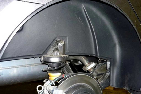 Автомобильные подкрылки как элемент защиты кузова: почему они важнее, чем кажется