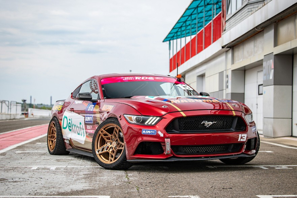 Ford Mustang с правым рулем: железный конь для RDS GP Ford Mustang с правым рулем: железный конь для RDS GP