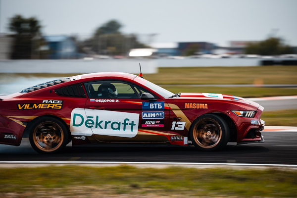 Ford Mustang с правым рулем: железный конь для RDS GP Ford Mustang с правым рулем: железный конь для RDS GP