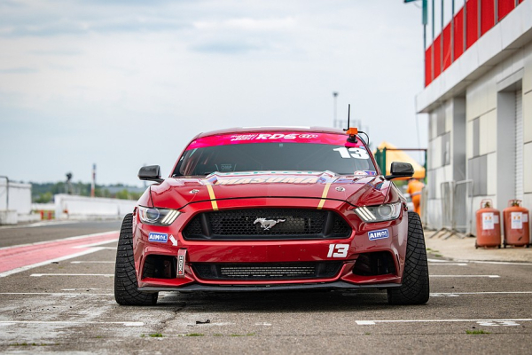 Ford Mustang с правым рулем: железный конь для RDS GP Ford Mustang с правым рулем: железный конь для RDS GP