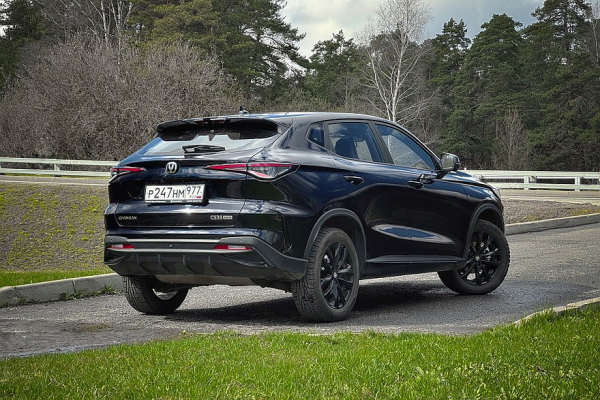 Три экрана, лонч-контроль и гоночный режим: тест-драйв Changan CS35 Max