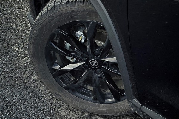 Три экрана, лонч-контроль и гоночный режим: тест-драйв Changan CS35 Max